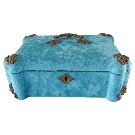 blue velvet jewelry box